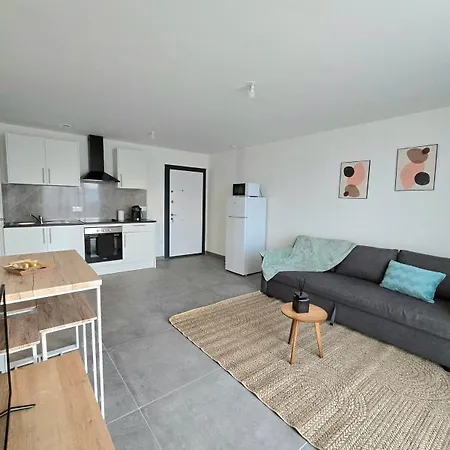Urban Zen - Freneuse Apartment