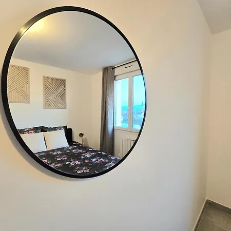 Urban Zen - Freneuse Apartment *